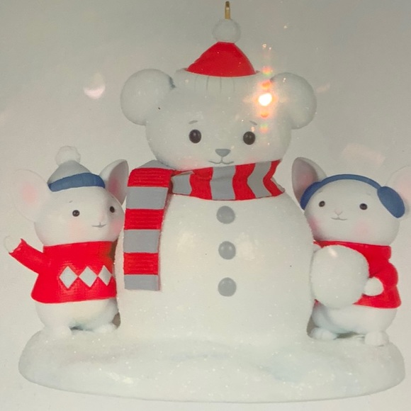 HALLMARK ORNAMENT MERRY MICE BUILDING A SNOWMAN SPECIAL EDITION 7 weeks til Xmas - Picture 3 of 5